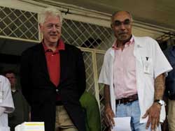 PHOTO: President Bill Clinton stand next to Dr. Bill Pape
