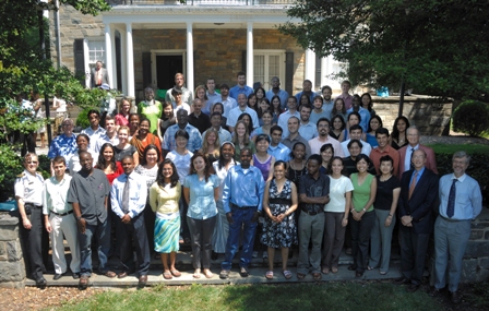 More than 100 of the 2008 Scholars and Fellows Program awardees outside the Stone House